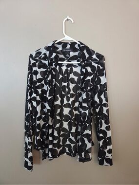 IncBlack & White Geometric Button-Up Blouse